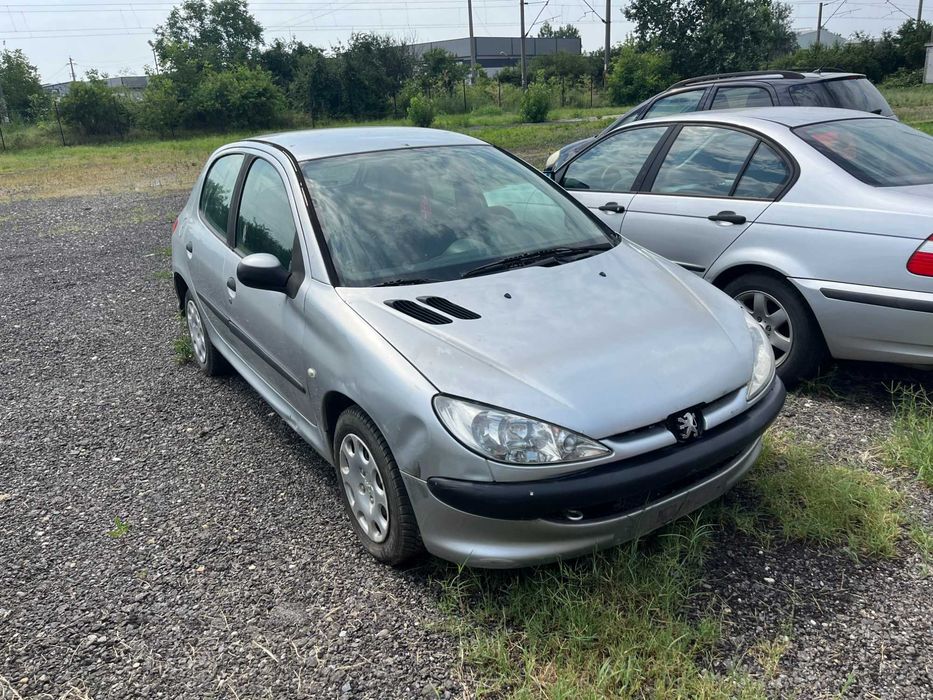 Dezmembrez Peugeot 206 gri argintiu 1,4 benzina 2006