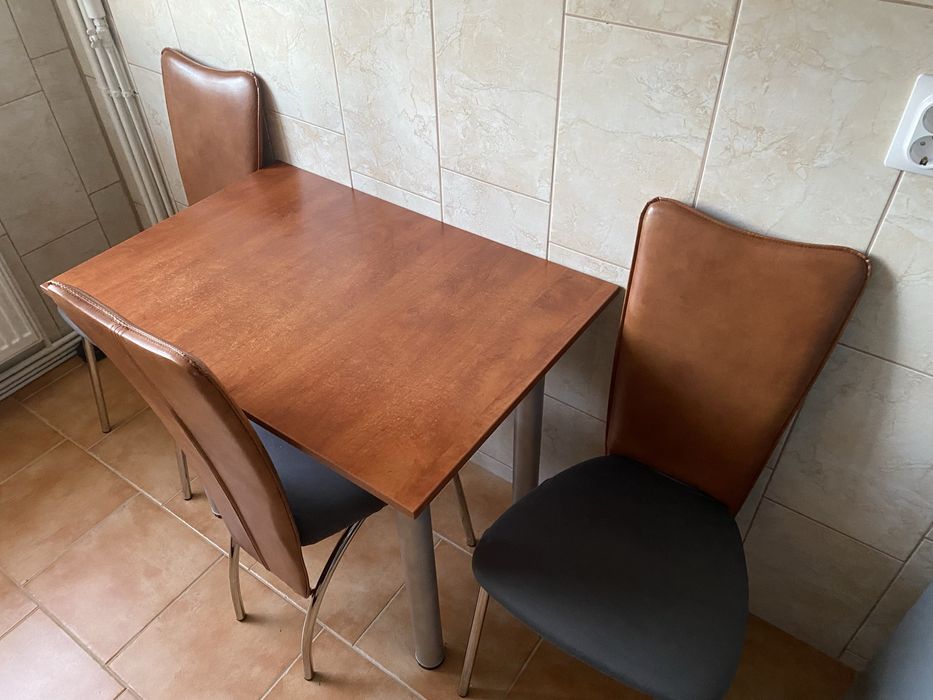 Mobila bucatarie utilata cu hota, plita pe gaz si ghiuveta