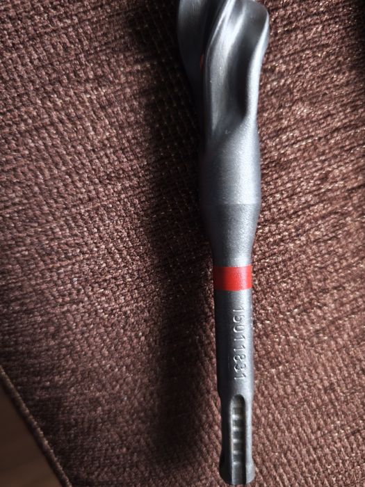 Vând burghiu Hilti 4 muchii de tăiere Diametrul 25mm,Lungime 520 mm,lungime de lucru 400 mm
25 mm
Lungime
520 mm
Lungime de lucru
400 mm
150 €