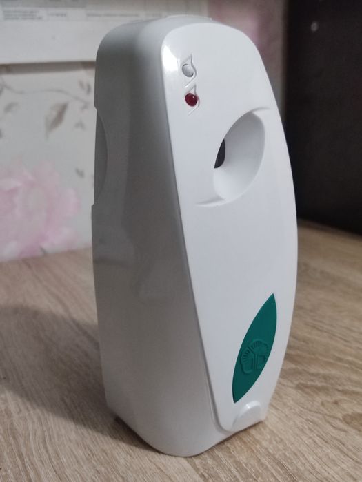 Автоматический освежитель воздуха на батарейках