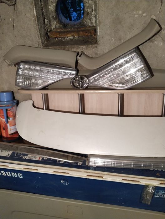 Toyta Estima--previa.