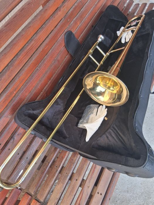 Vând tobă și trombon Clifton scărița