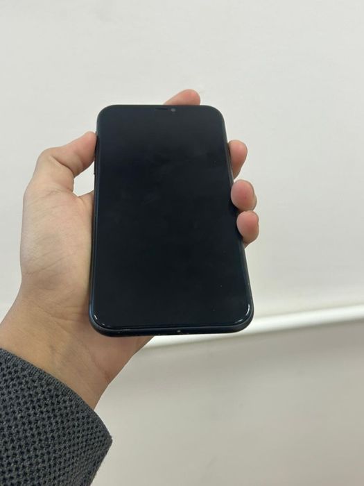 Продам Айфон 11.