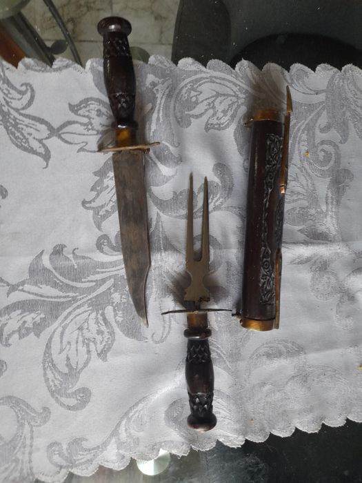 Сувенир нож и вилица, шишета,чаши,мерки