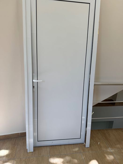 PVC врата за офис или баня