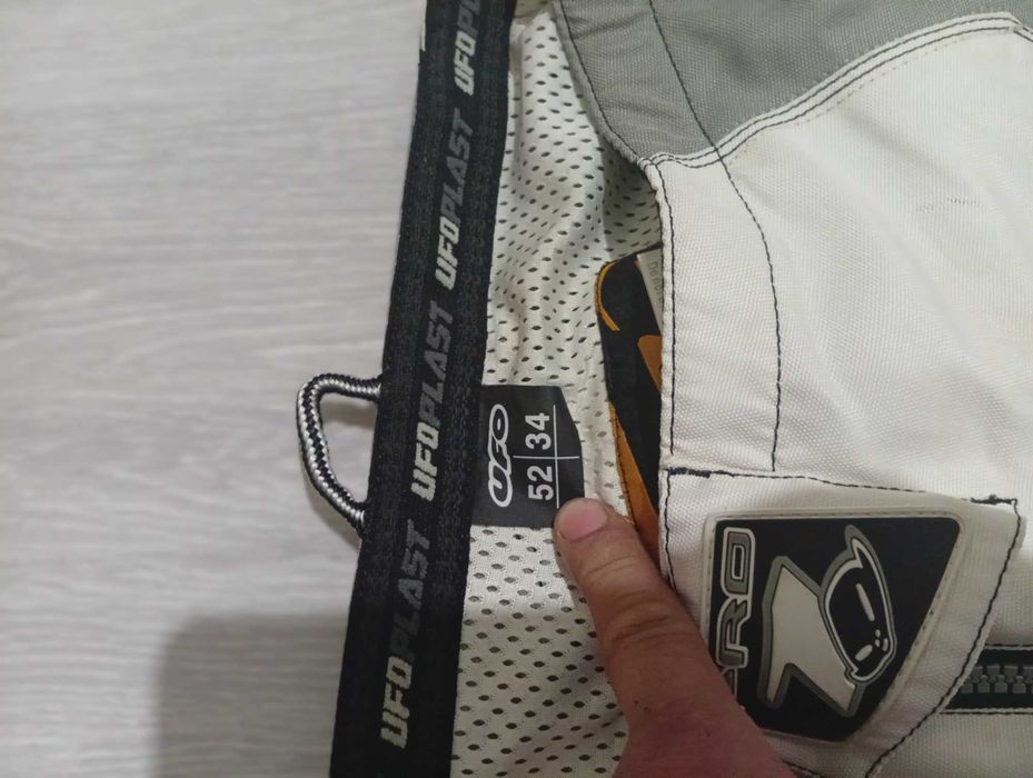 Продавам мото панталони