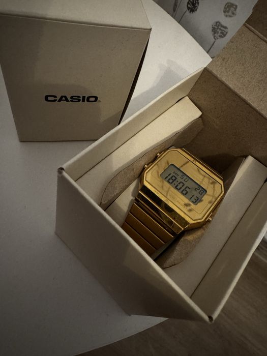 Casio Vintage златен дигитален часовник – ретро модел