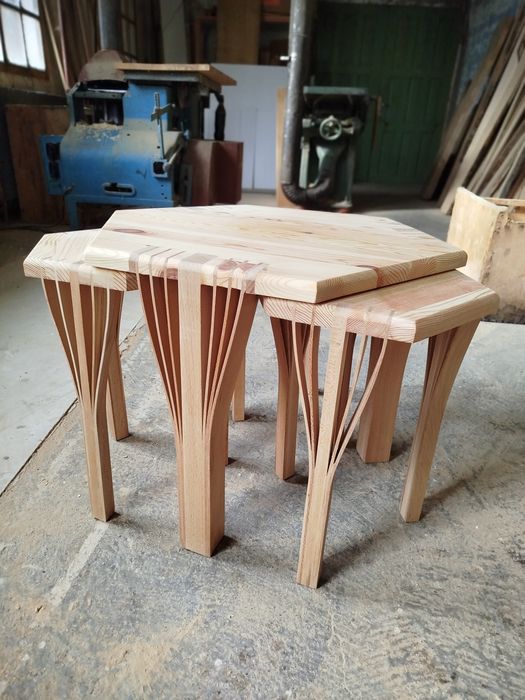 Ръчно изработен комплект маса със столове и етажерка от масивно дърво