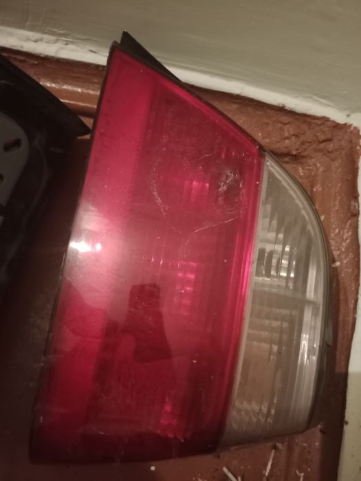 Neksiya 1 orqa stop farasi bittasi ozgina singan joyi bor