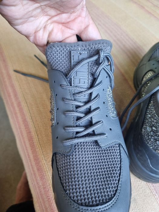 Adidasi Steve Madden