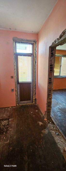 Продава се Тристаен апартамент в Лясковец - 81 кв.м за 611 €/кв.м - Снимка #1