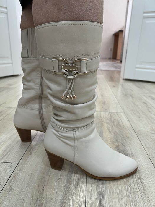 Продам женские сапоги