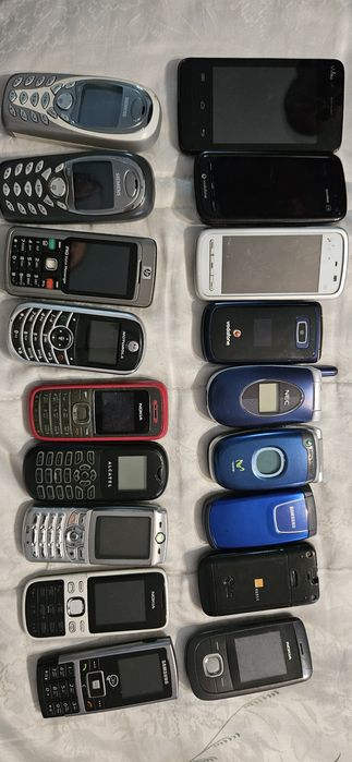 Продавам стари телефони