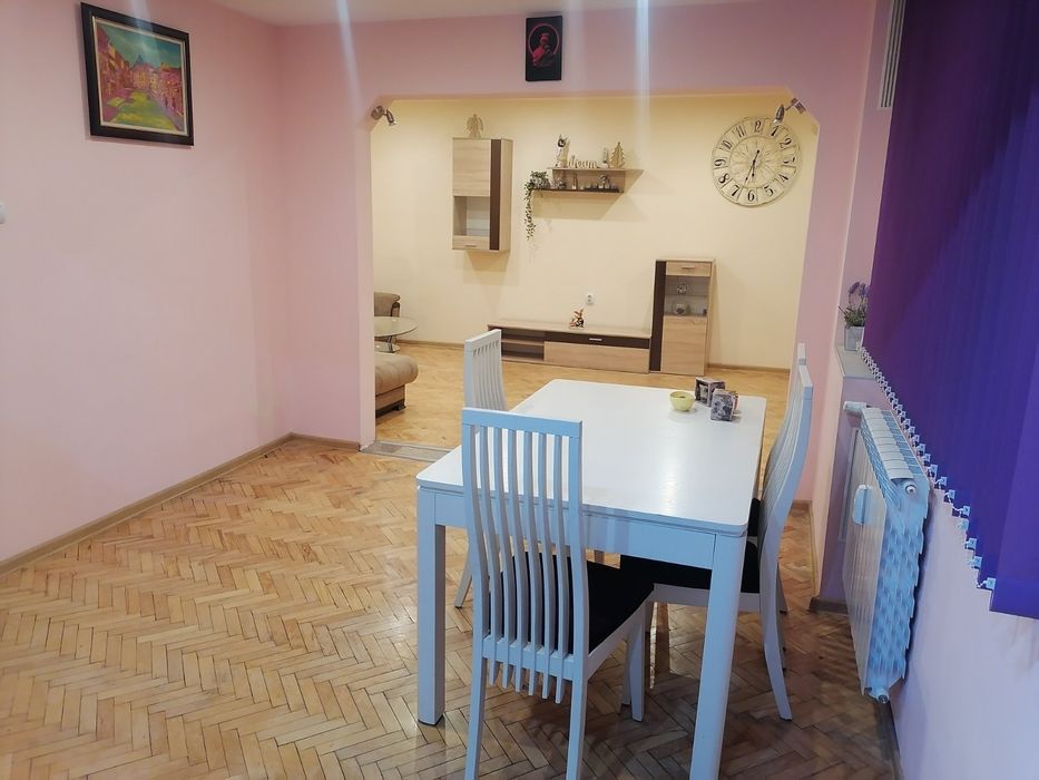 Дава се под наем Тристаен апартамент в Плевен, Идеален център - 100 кв.м за 600 € - Снимка #1