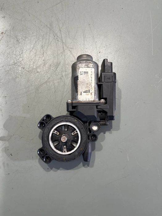 Motoras macara geam stanga fata Renault Megane 2004
