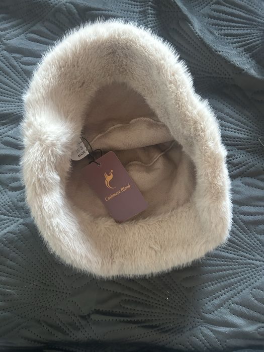 Пухена шапка, нова с еттикет