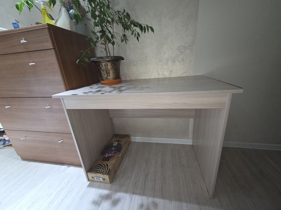 Продам письменный / компьютерный стол