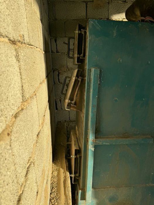 3 пеш сатылады. Барлығын 250000тг сатамын.