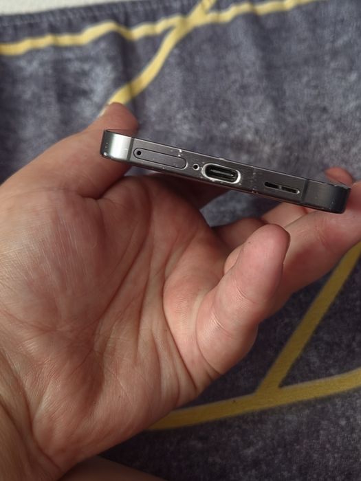 Vând telefon S24, dual SIM, prețul este nenegociabil.