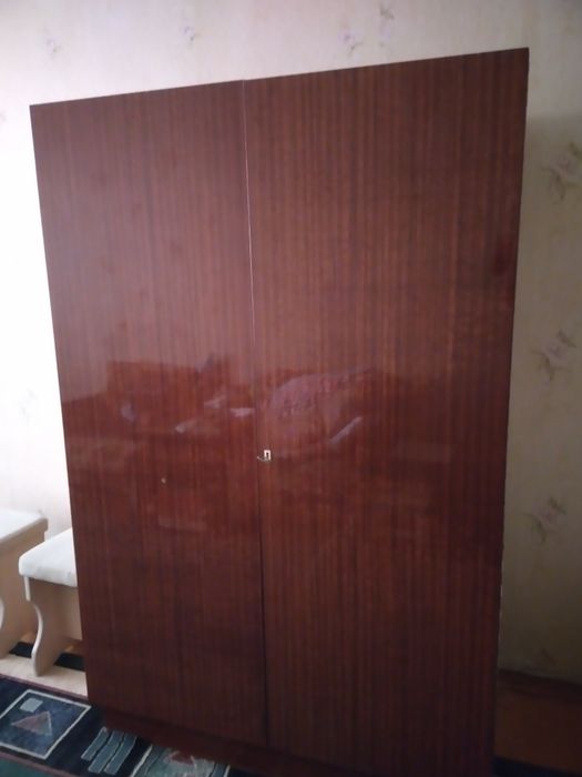 Продам шифоньер б/у в хорошем состоянии