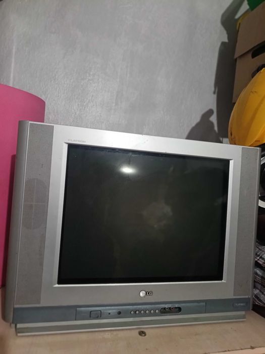 Телевизор б/у 2шт работает