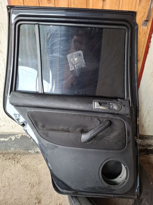 Двери гольф4 задняя левая