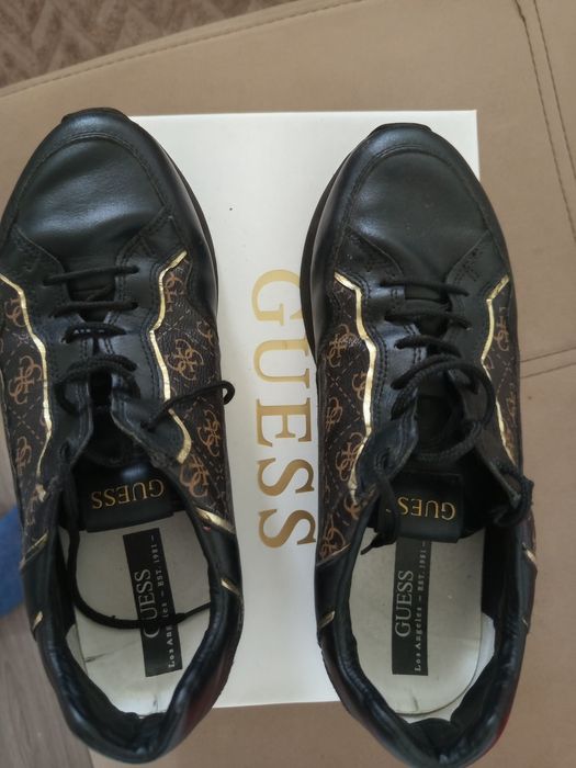 Маратонки guess 42  номер