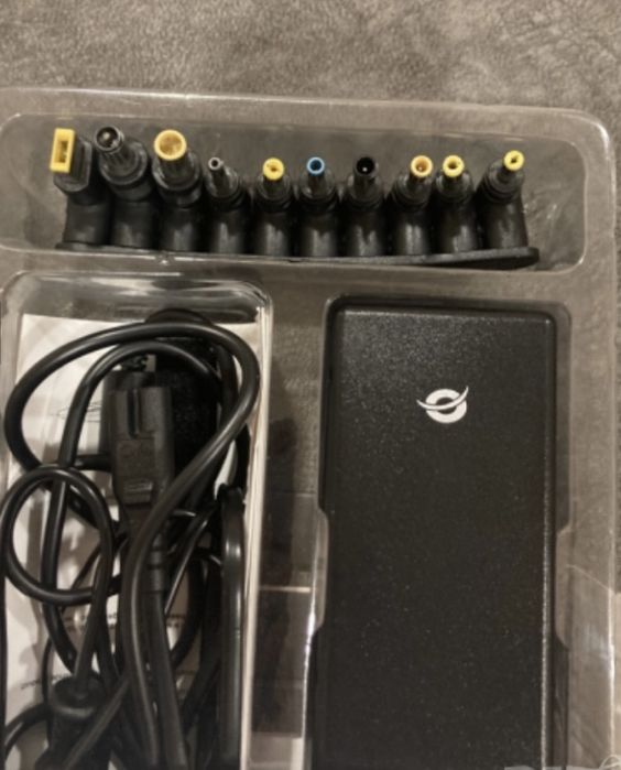 Комплект зарядни за всички лаптопи с различни накрайници Eos