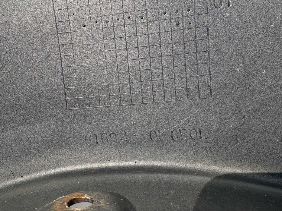 Bandou ornament aripa stanga spate Toyota Hilux dupa 2005 61682-0K050L