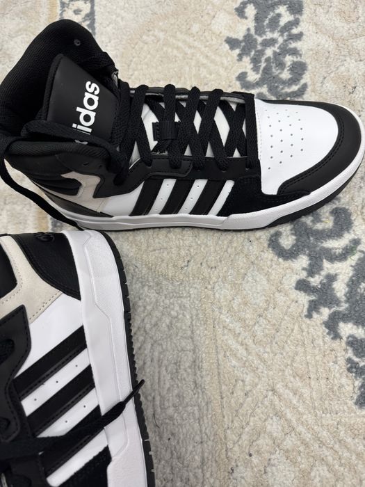 Adidas кроссовки новые
