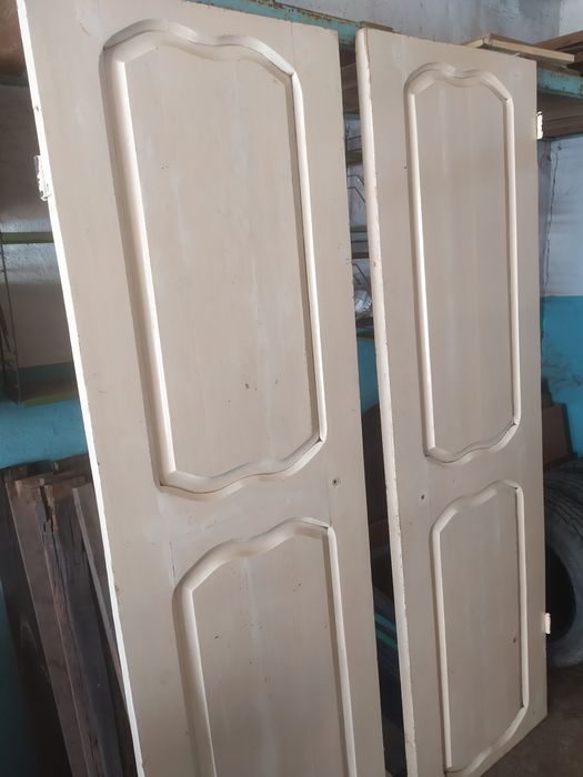 Продам двери (дерево)