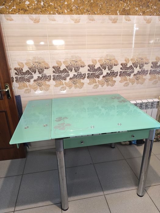 Кухонный стол продам