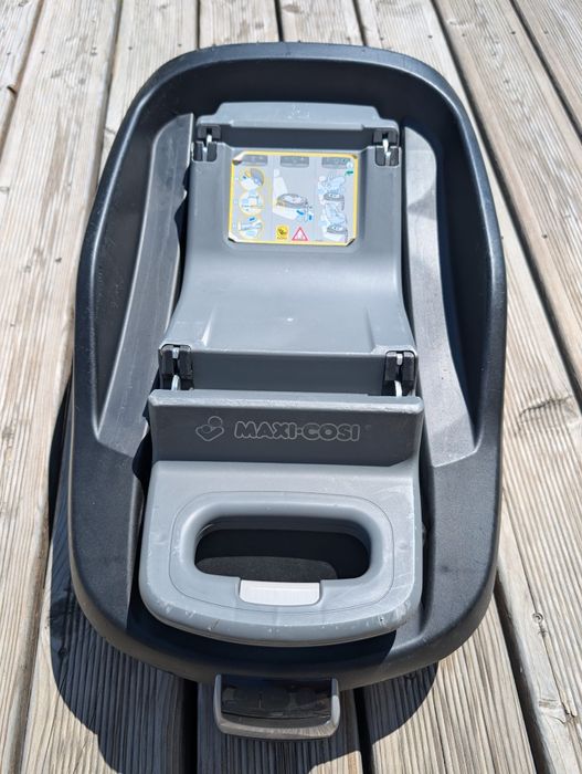 Maxi Cosi Pebble столче / кошче за кола 0-13кг + FamilyFix Isofix база