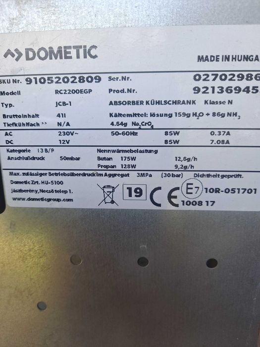 Lada frigorifica auto/rulota DOMETIC si Electrolux, ambele 12V / 220V si gaz la 30 mbar