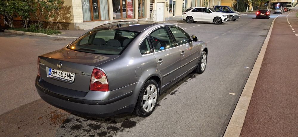 Vând Volkswagen Passat B5.5