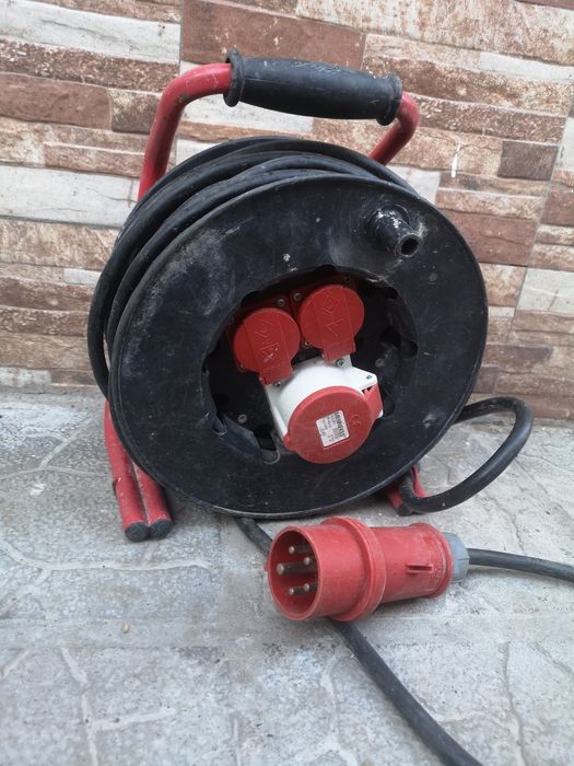 Удължи тел за 380V/220 20 метра 3гнезда