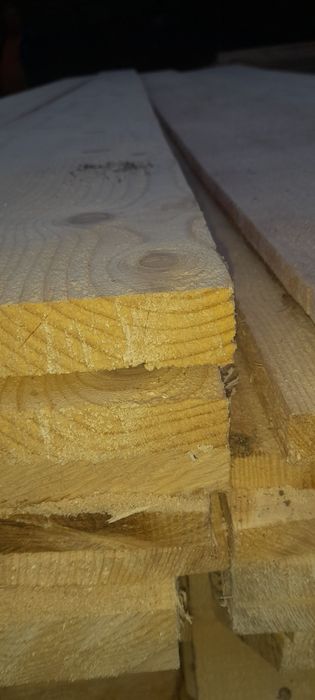 Vând scândură pătrați