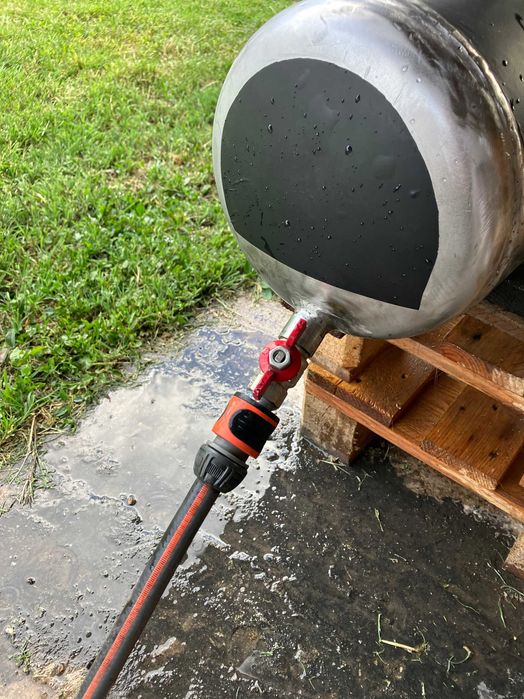 Соларен душ под налягане за off road къмпинг