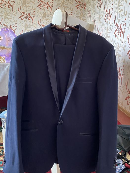 Костюм/смокинг/кастюм