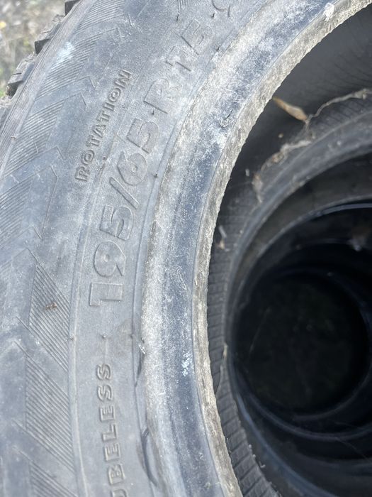Шины легковые  195.   65.  15 всесезонка отличное