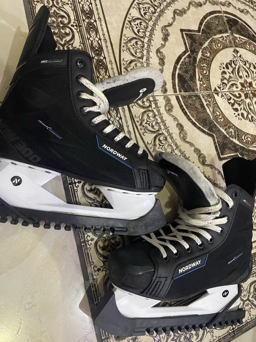 Продам коньки размер 40