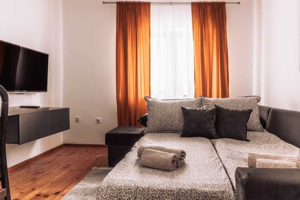 Дава се под наем Двустаен апартамент в София, Изток - 64 кв.м за 549 € - Снимка #2