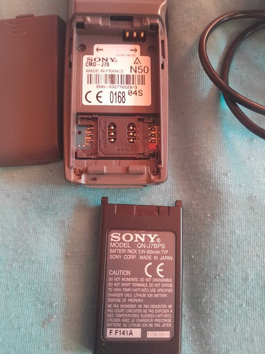 Sony J70 с оригинална батерия и зарядно
