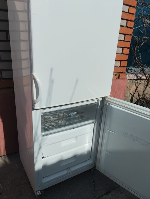 Холодильник Snaige