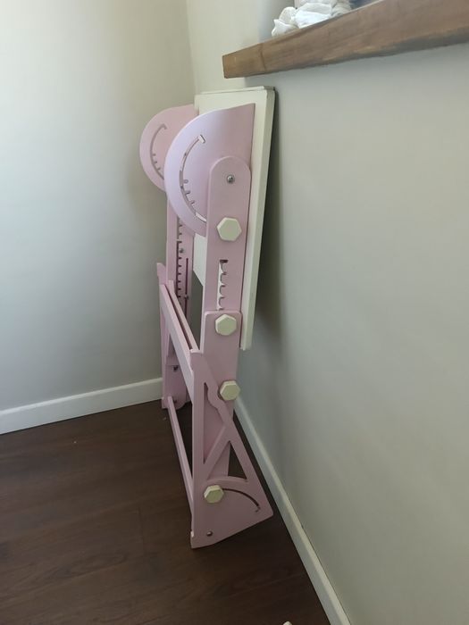 Продам растущий стол и стул