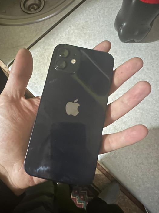 В продаже Айфон 12