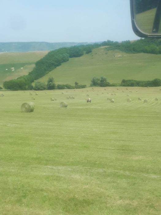 Vând(150- 200)de baloți rotunzi de fân si otava!