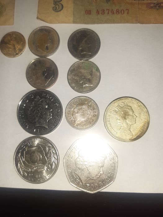 Продавам стари банкноти и стотинки от различни години