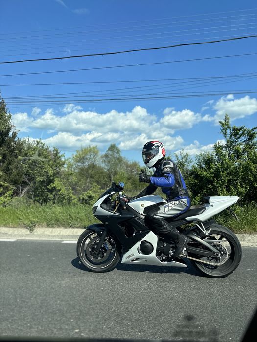 ——- Yamaha YZF R6 ——-