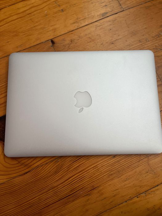 Продавам Apple MacBook Air 13" Mid 2011